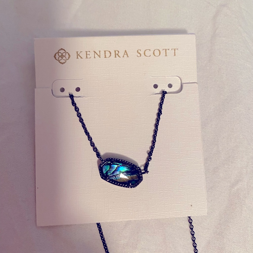 Kendra Scott necklace